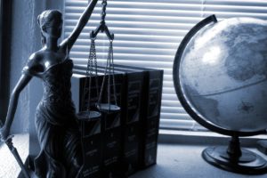 lady-justice-2388500_1280